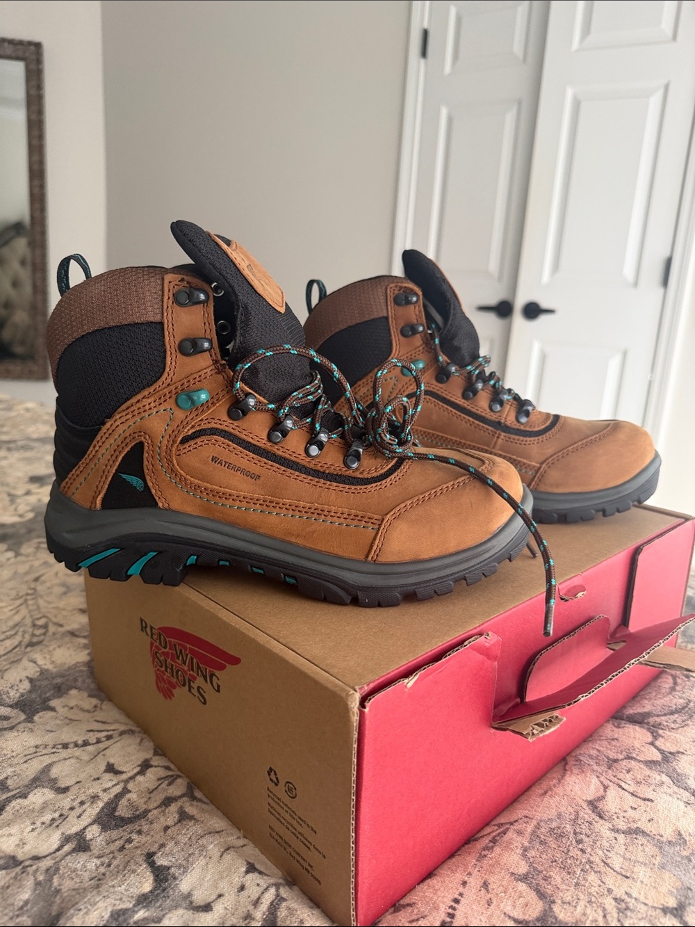Red Wing 2346 Women Tradeswoman 6-Inch Safety Boot Size 8.5 B NWT in box - Picture 5 of 8